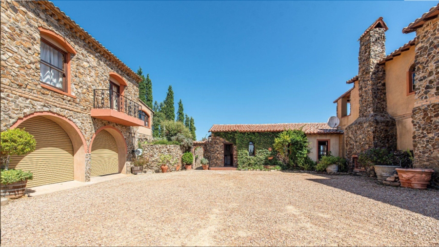 6 Bedroom Property for Sale in Devonvallei Western Cape